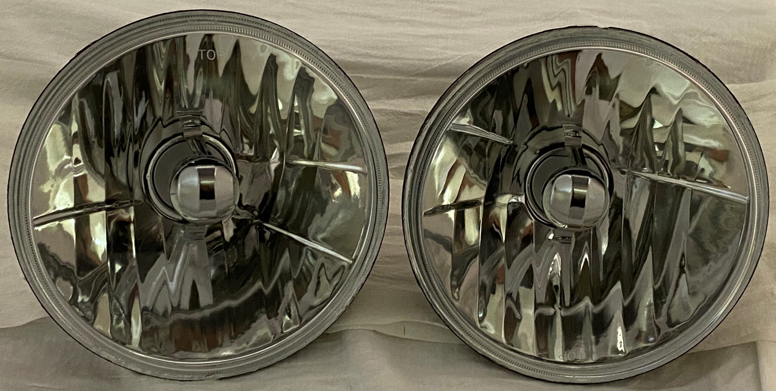 One Pair of 7 Inch Round Elite Diamond No Halo Headlights with NovaStar GX LED Bulbs