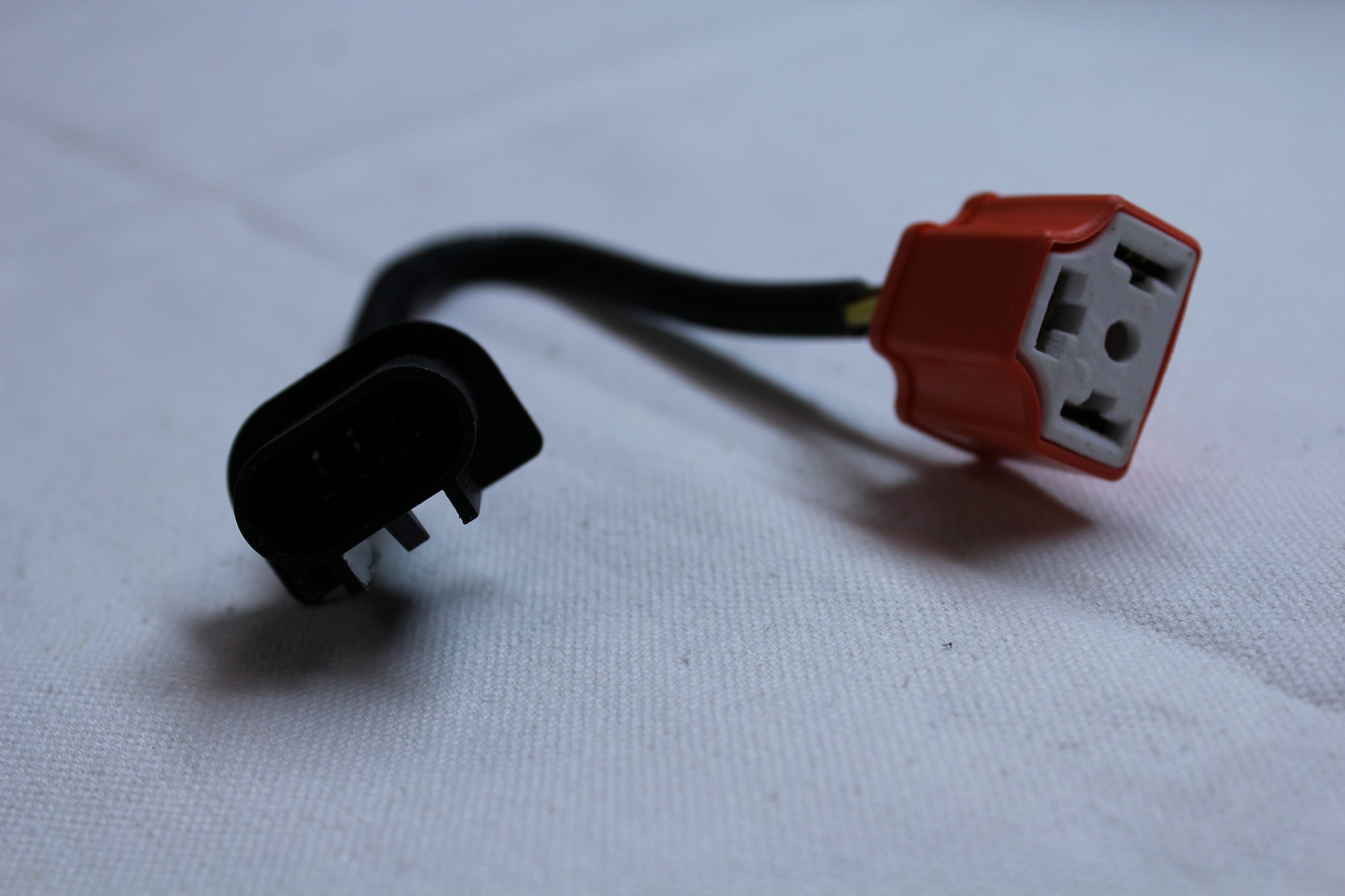 Ceramic harness H4 Female to H13 Male. Two Harnesses.